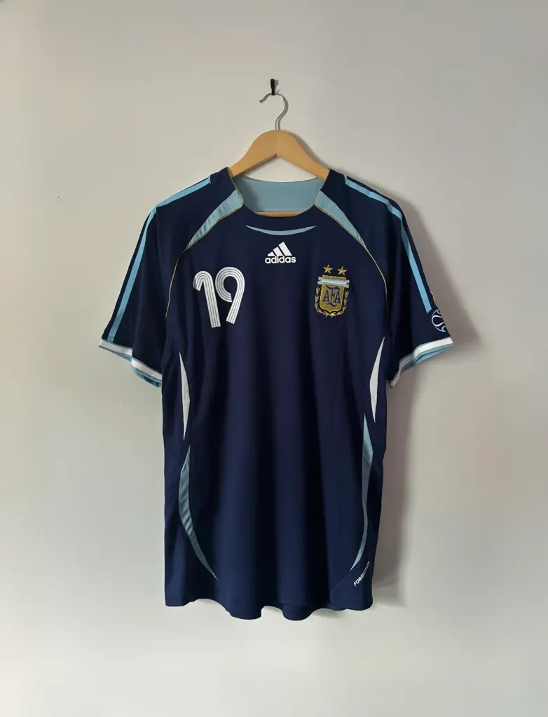 ARGENTINA 2006 AWAY KIT MESSI (S)